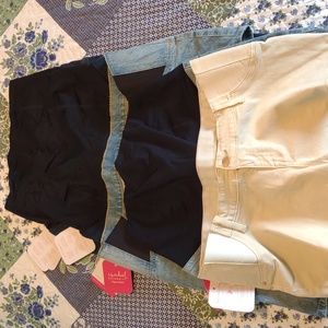 Lot of (5) maternity shorts